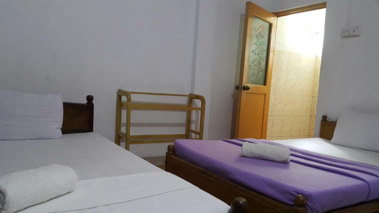 Monkey Hostel Anuradhapura Luaran gambar